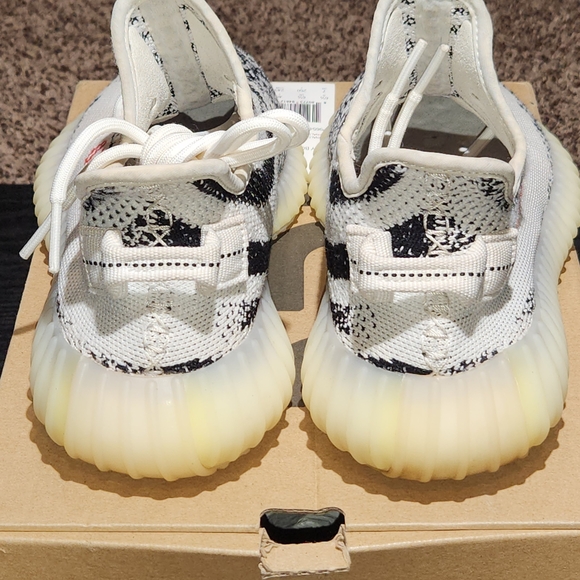 Adidas Yeezy Boost 350 V2 in White and Black - Picture 2 of 7